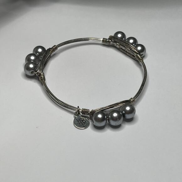 BOURBON & BOWETIES silver tone bracelet bangle gray faux pearls wire wrapped - Picture 4 of 8